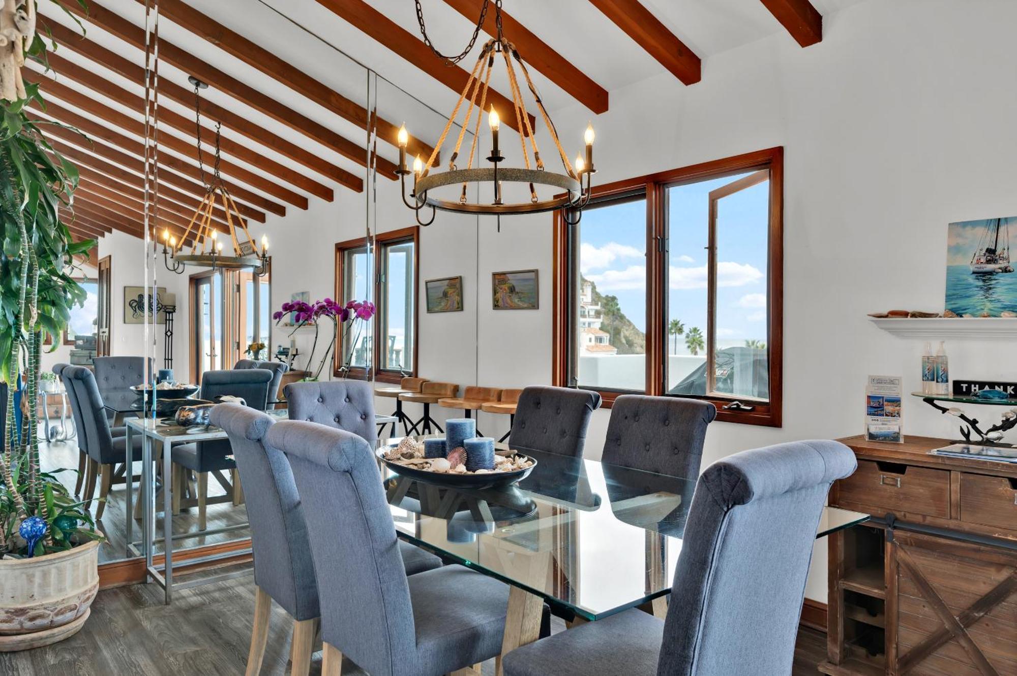 Gorgeous Oceanfront Villa With Panoramic Views Авалон Экстерьер фото